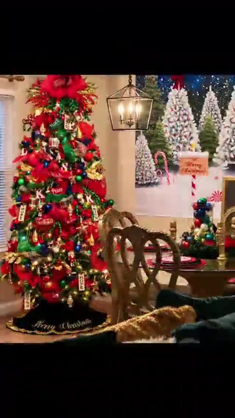Red and white Christmas tree with Merry Christmas garland