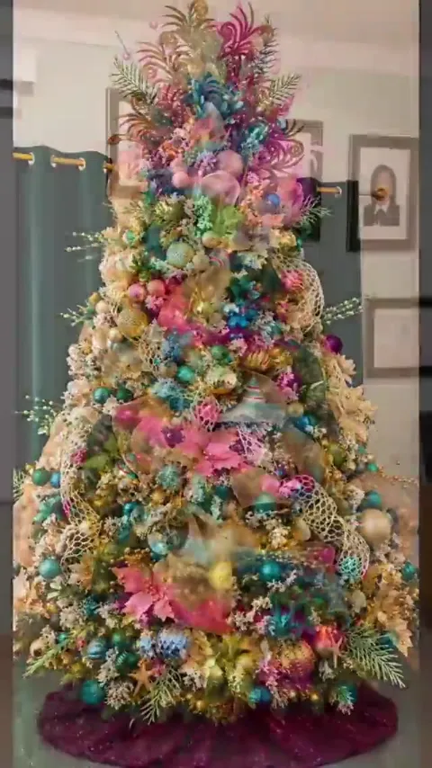 Elegant gold and cream Christmas tree